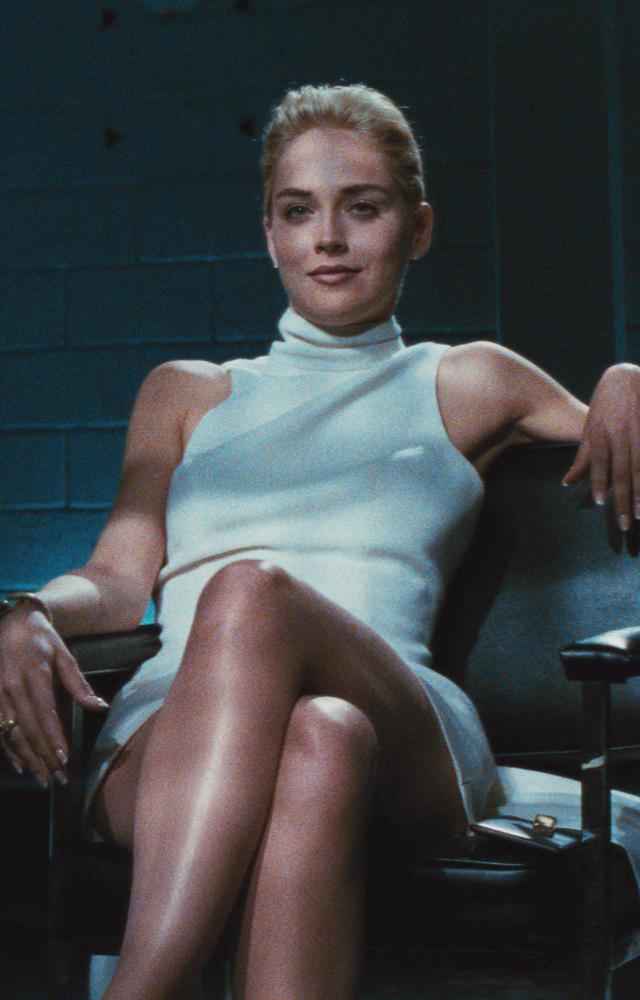 A seductive crime writer becomes the prime suspect in a brutal murder case. Is she innocent or playing mind games?
