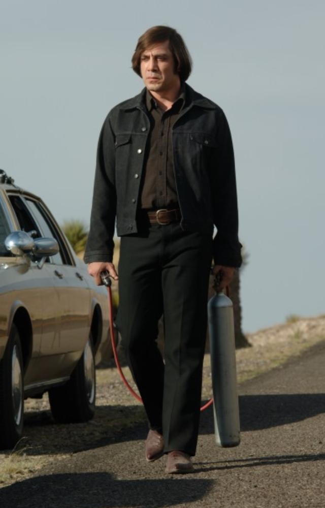 Javier Bardem’s chilling villain never confronts Josh Brolin’s character, adding to the film’s eerie tension.