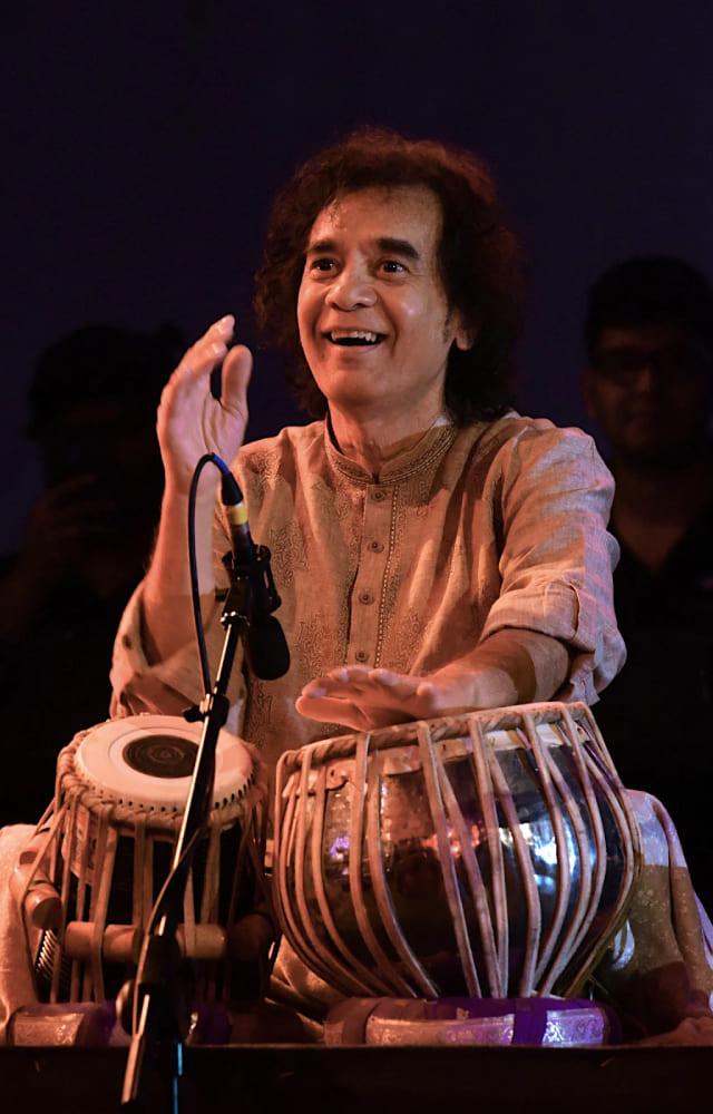 Yet another masterpiece composed by Ustad Zakir Hussain, the song from Saaz was sung by Kavita Krishnamurthy.