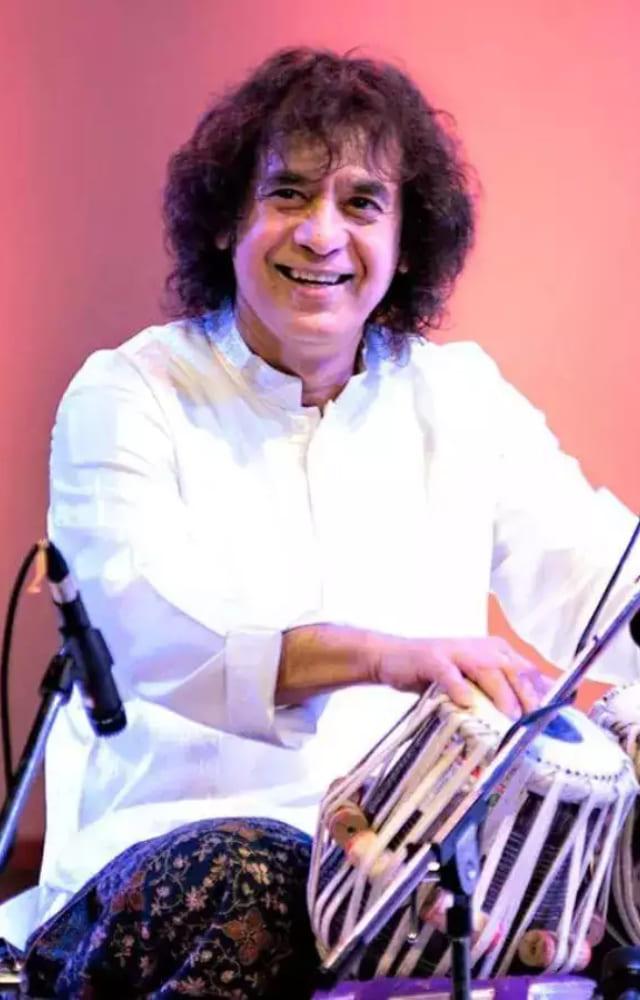 A beautiful song from the 1997 release Saaj, the song was sung by Kavita Krishnamurthy with Javed Akhtar writing the lyrics. Zakir Hussain composed the music.