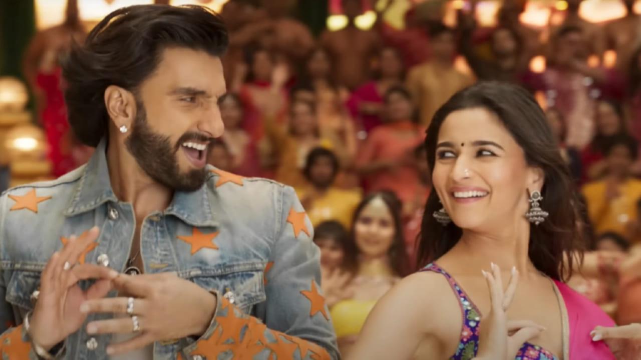 What Jhumka: RRKPK Brings Back The KJo Element As Alia Bhatt, Ranveer Singh Get The Party Started