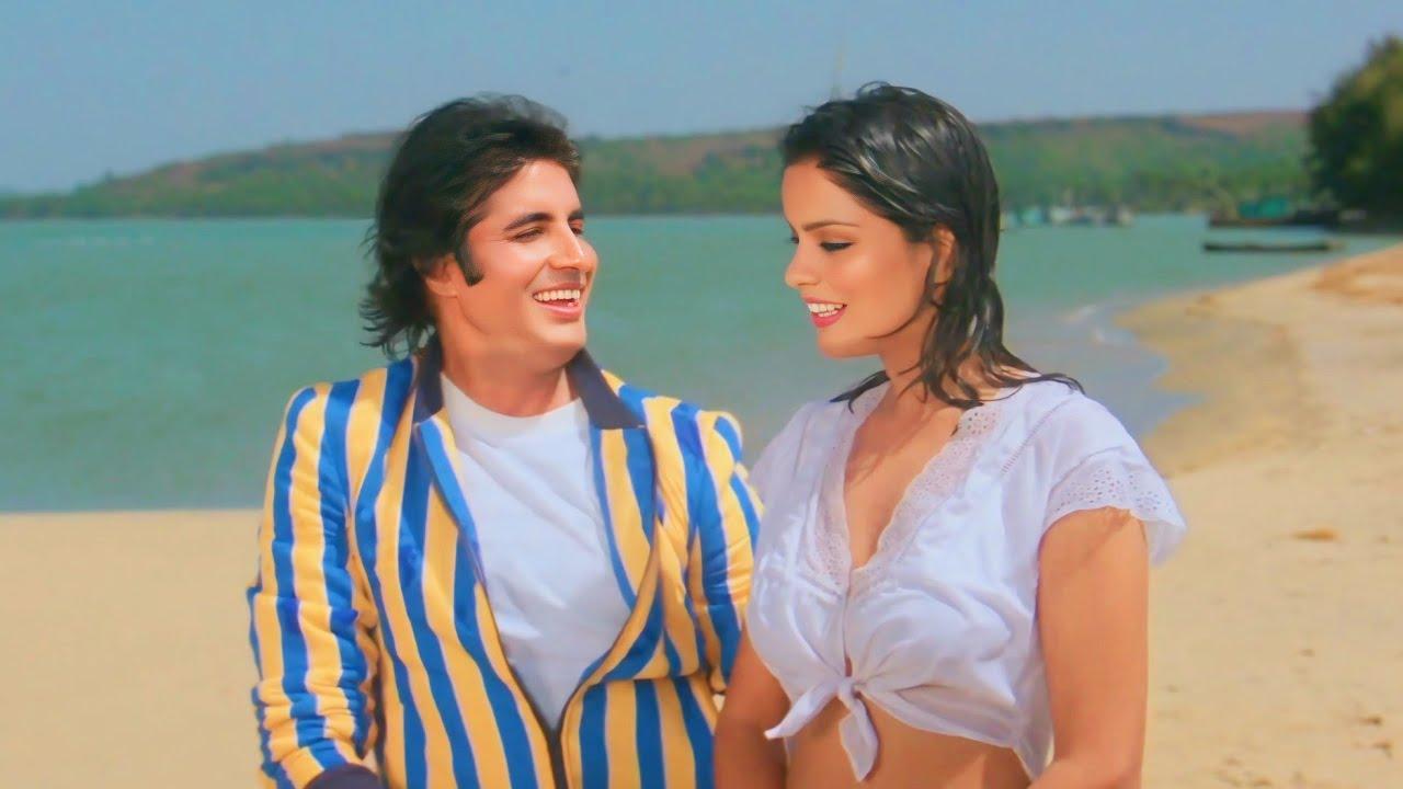 Zeenat Aman Recalls Romancing Amitabh Bachchan In Titillating White Outfit