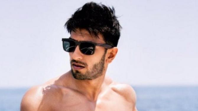 Based on your Zodiac Sign, Which Flirty Bollywood character Are You?