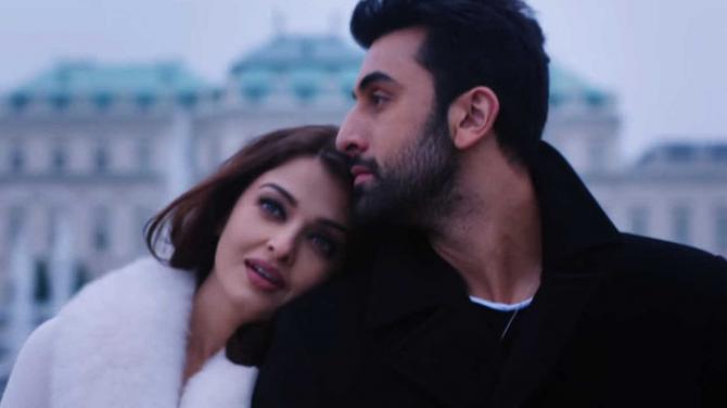 World Poetry Day - 5 Best Hindi Poetries We Discovered Through Bollywood