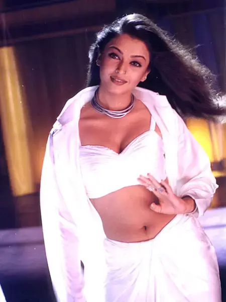 In the movie Taal from 1999, Aishwarya Rai Bachchan`s beauty stole the show. She portrayed naivety and vulnerability like no one else. From the iconic rain dance scene the sequined bodysuit – highlighted her newfound aesthetic