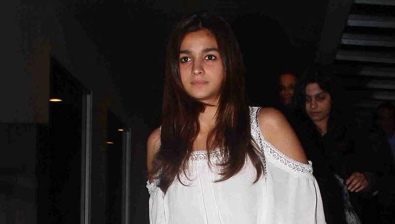 Spotted: Alia Bhatt with family at Hakkasan, Mumbai