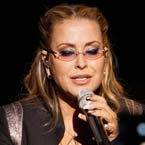 Anastacia went `crazy` for botox