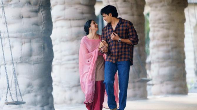 Asees Kaur: Popular Hits of All-Time by the Young Singer