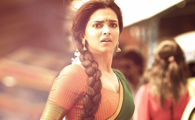 Sexy Siren: Deepika Padukone