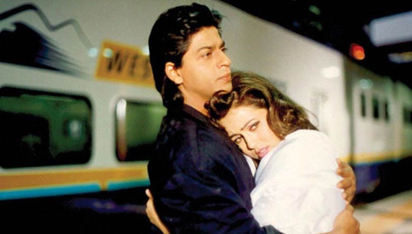 Do dil mill rahe hai, magar chupke chupke...