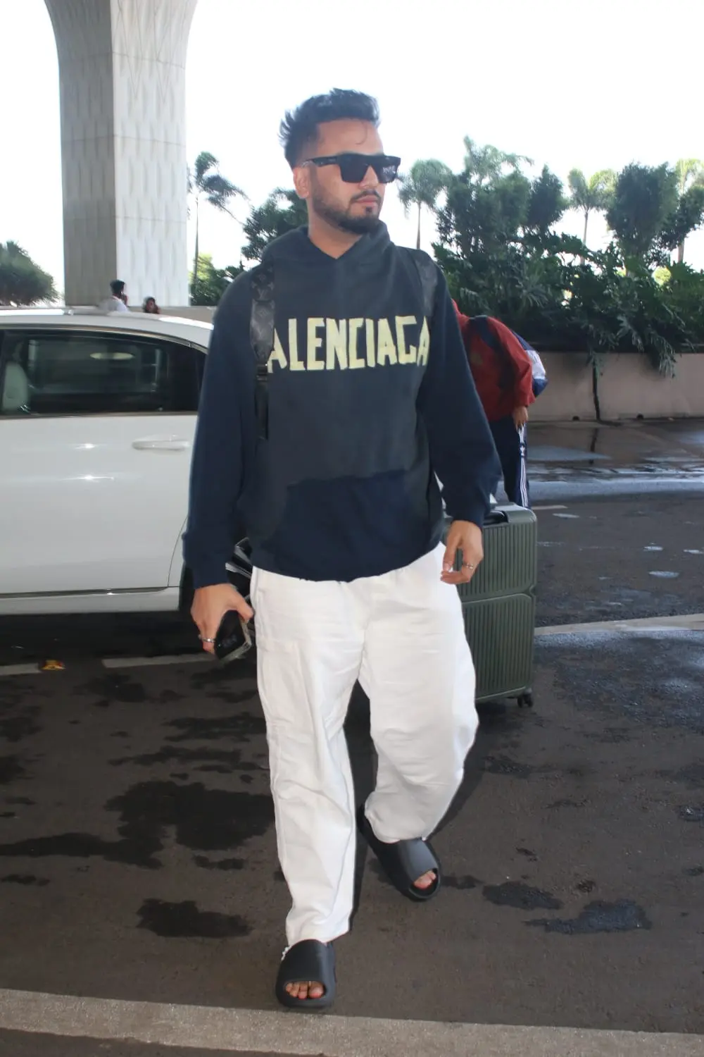 Bigg Boss OTT 2 winner Elvish Yadav was papped at the airport