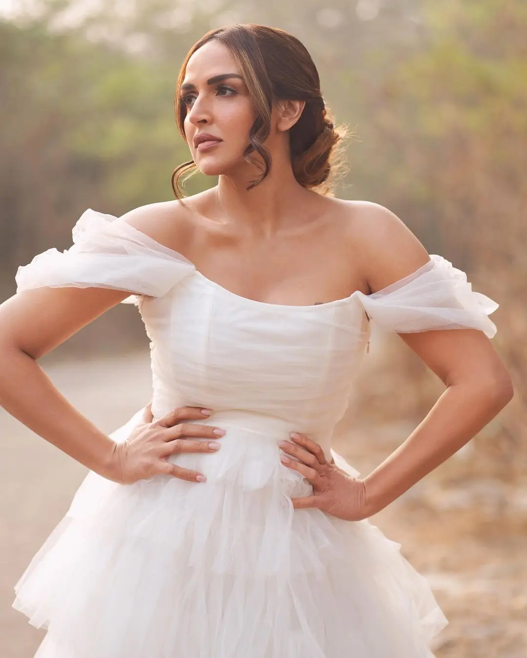 The dress had just the right amount of flair, with a stylish off-shoulder cut. She completed the look by tying her hair back in a relaxed bun.