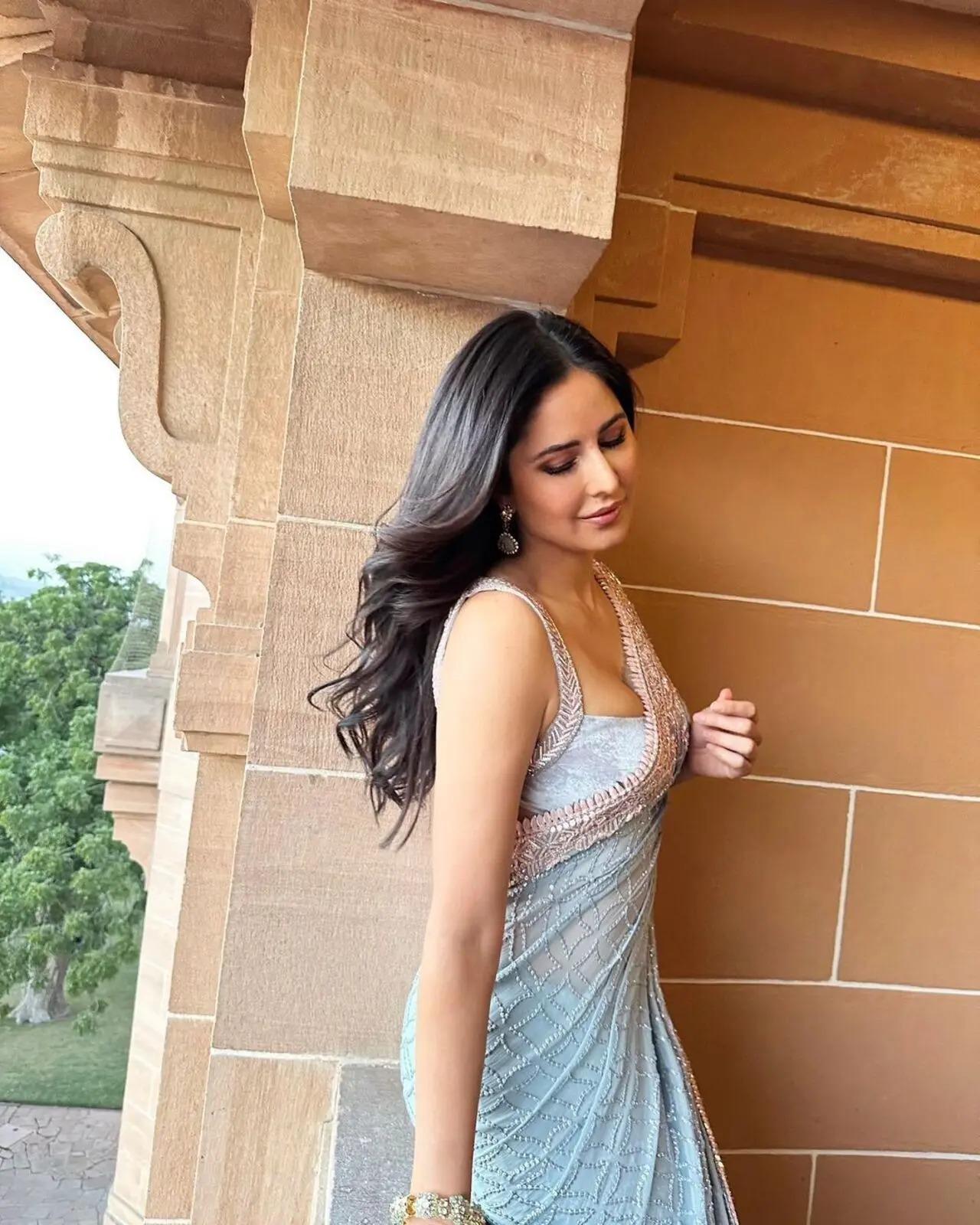 After fasting for a whole day, there are times when you may not feel like getting up and putting on a heavy saree. In such moments, Katrina`s look in a light blue saree will make you fall in love with traditional dresses
