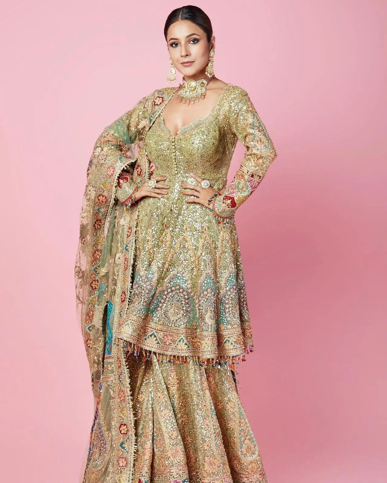 Day 5 of Navratri has been dedicated to the colour green. Trust Shehnaaz to give you style inspiration with her heavy festive wears