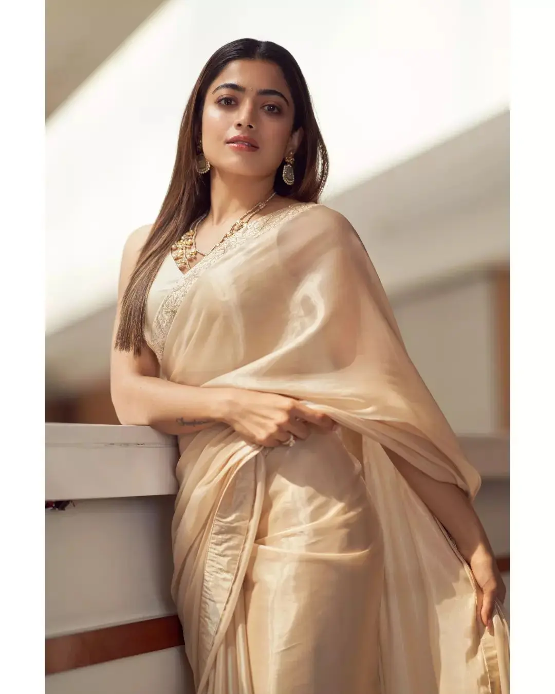 If you`re looking for something understated, Rashmika`s saree is the perfect choice. The pretty saree, paired with intricate jewellery and nude makeup, made her look gorgeous