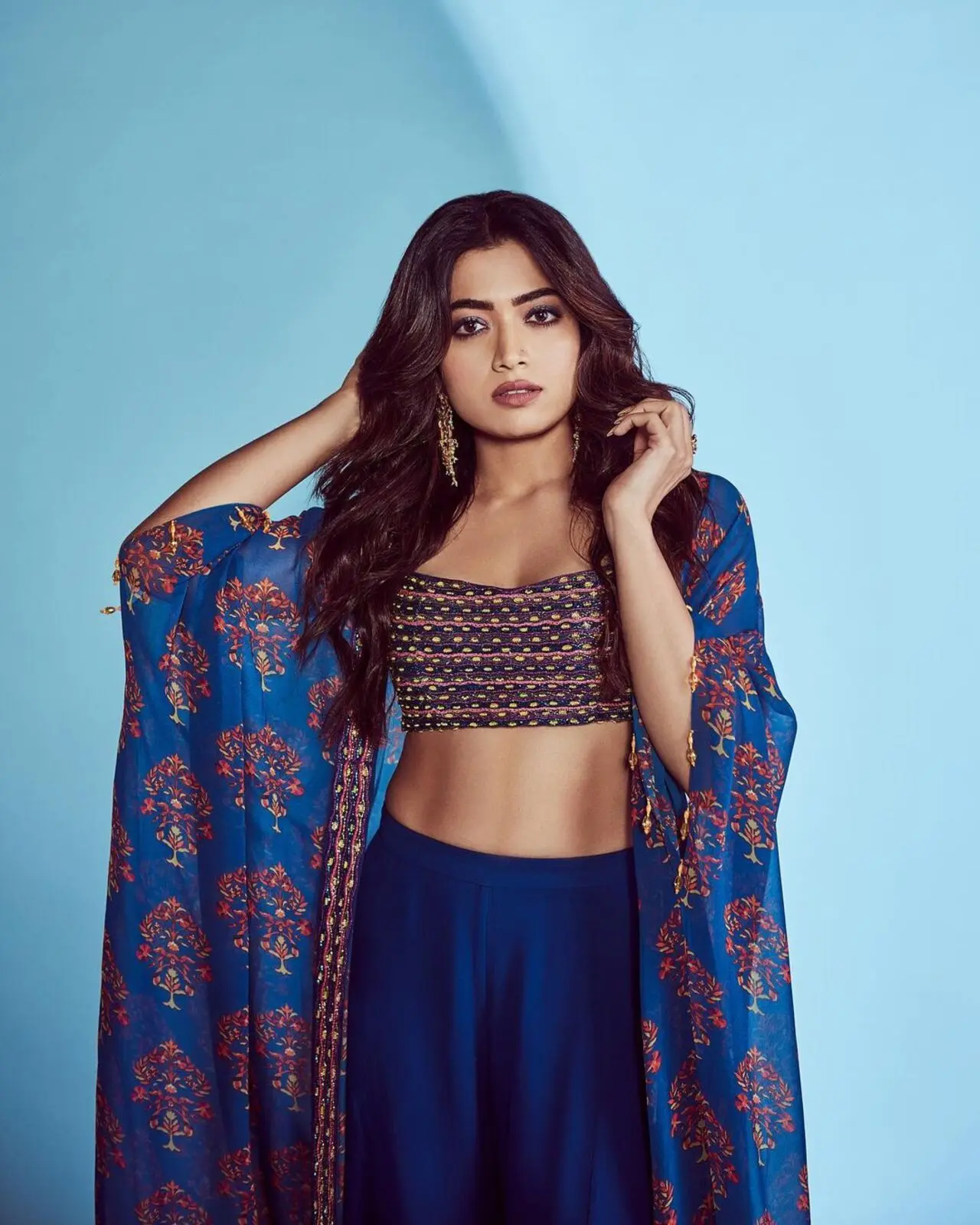 Flaunting her well-toned abs, Rashmika gave major ethnic wear inspiration to her female fans who look up to her for fashion goals