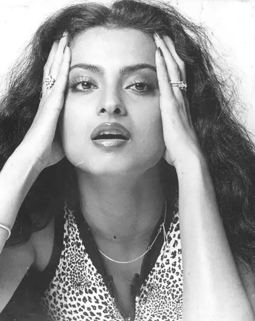Rekha debuted as heroine in the Kannada film Goa Dalli CID 999 (1969), which starred superstar Rajkumar. She was just 15.