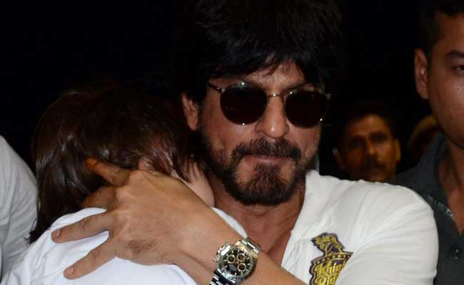 Shah Rukh Khan spotted at the Kolkata airport Shah Rukh Khan spotted at the Kolkata airport