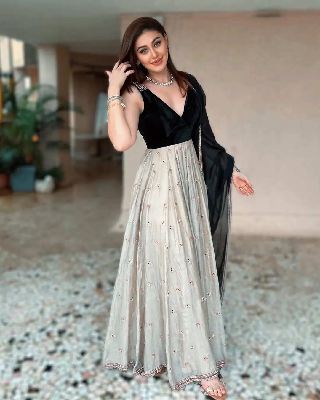 Is your mom forcing you to attend a wedding and you are in no mood to wear heavy dresses? Go ace the party look with Shefali`s gorgeous yet simple kurta set