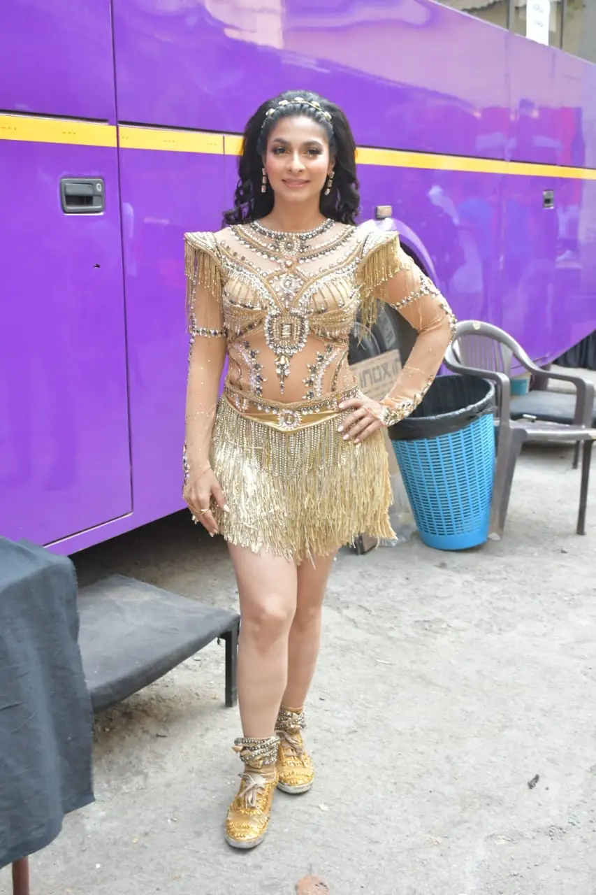 Tanishaa Mukerji was clicked in a beautiful costume, on the sets of Jhalak Dikhlaja