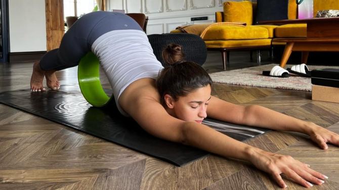 International Yoga Day: From Shilpa Shetty To Malaika Arora, Get Some Yoga Inspiration From These Bollywood Divas