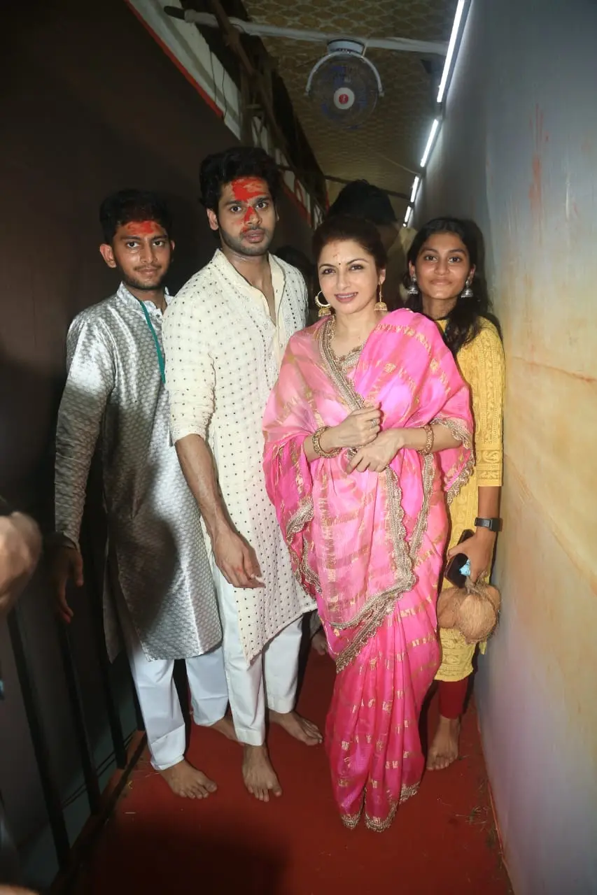 Abhimanyu Dassani and Bhagyashree visited Lalbaugcha Raja ahead of `Aankh Micholi`s release