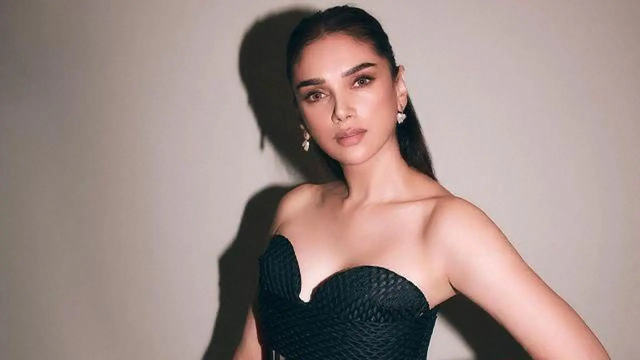 She slayed in a black bodycon dress to a style awards in the city.