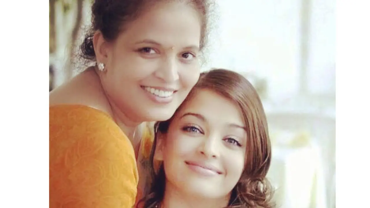 Aishwarya Rai Bachchan seen with her inspiration- her mother!