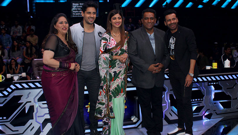Aiyaary: Sidharth and Manoj promote film on the sets of Super Dancer 2