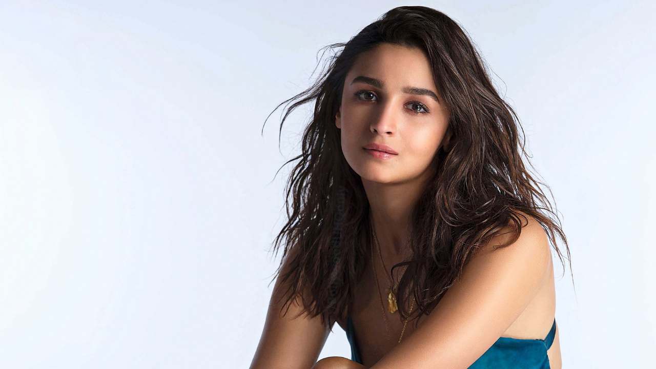 Do you know Alia Bhatt`s physical quirks & habits?