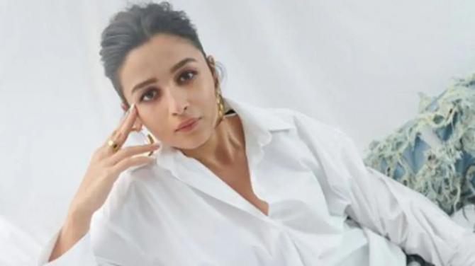 From Aishwarya Rai`s Eyes To Rakhi Sawant`s Breasts, Bollywood Actors Who Pledged To Donate Their Organs
