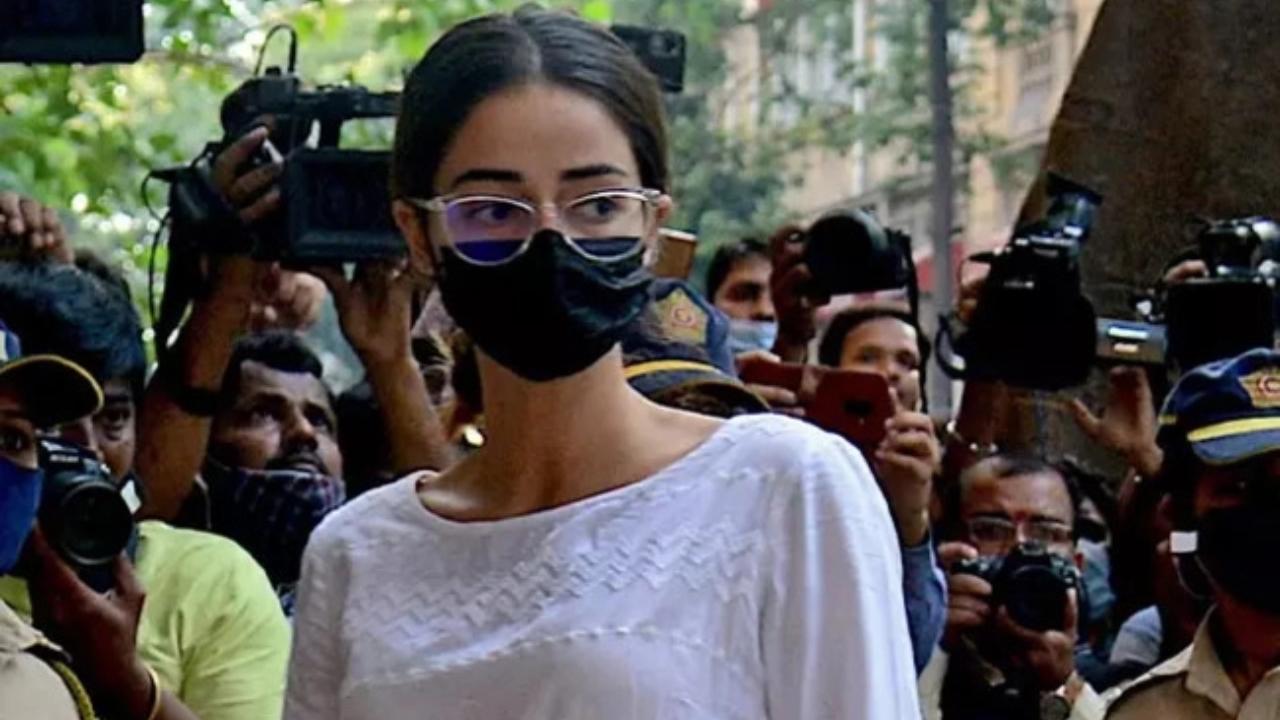 The NCB raids the residence of Ananya Pandey