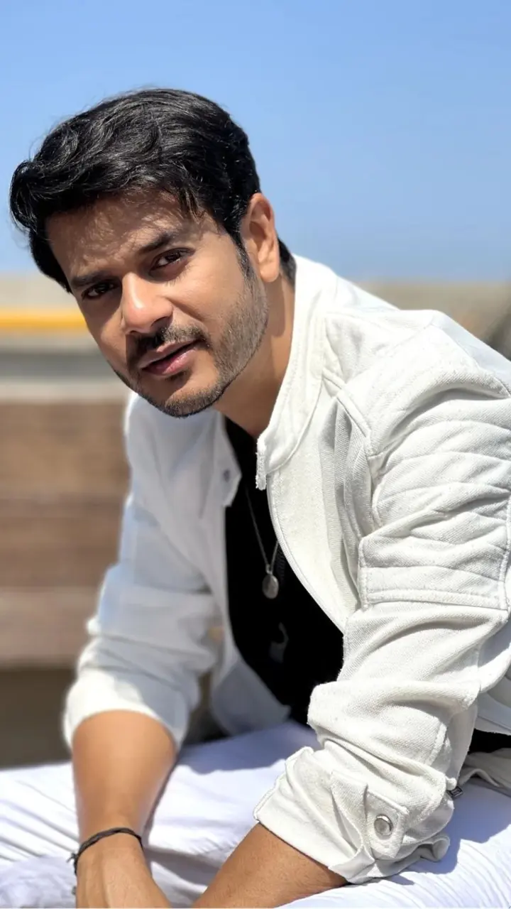 Jay Soni: He is a popular actor who acted in shows like Sasural Genda Phool, Sanskaar – Dharohar Apno Ki and was seen in Yeh Rishta Kya Kehlata Hai recently. In the past, Jay Soni participated in reality shows like Jhalak Dikhhla Jaa 5 and Nach Baliye 7