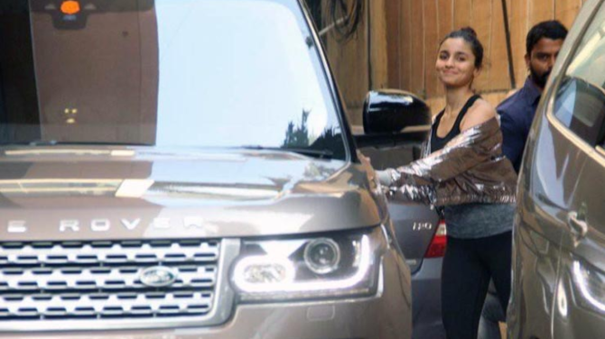 Shraddha Kapoor to Sonakshi Sinha, Bollywood Divas Who Own Luxury Cars