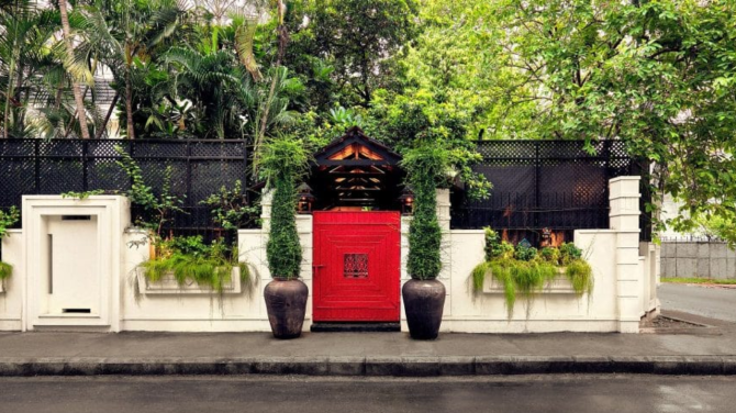 Colonial Architecture with Modern Touches