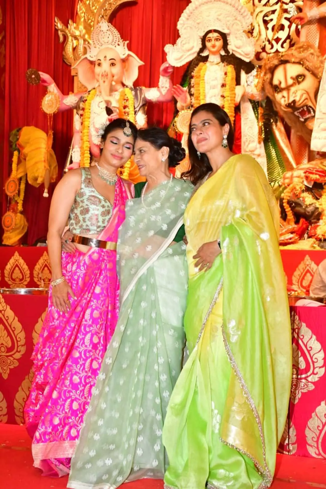 Tanuja looked gorgeous in a pastel coloured saree