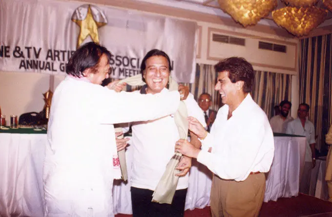 As a starry-eyed Vinod Khanna regaled his friends at the Barnes School in the British era cantonment township of Deolali in Maharashtra, many thought the young lad was cut out for an innings on the silver screen. "We thought that going by his acting skills and persona, Vinod will join Hollywood and not Bollywood, In picture: Actor-turned-politicians Sunil Dutt, Vinod Khanna and Raj Babbar.