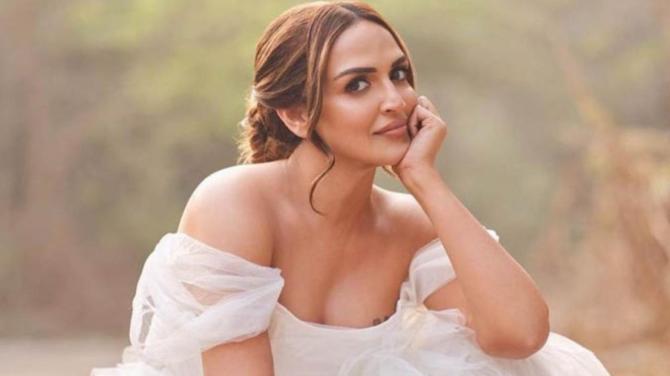 Esha Deol is the daughter of Dharmendra and Hema Malini