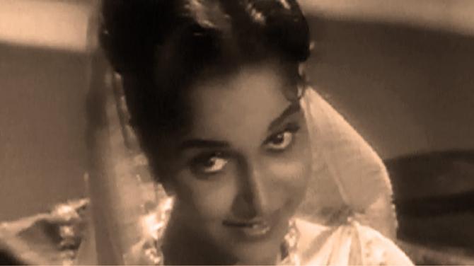 Waheeda Rehman debuted for the screen in the Raj Khosla directorial "C.I.D.".