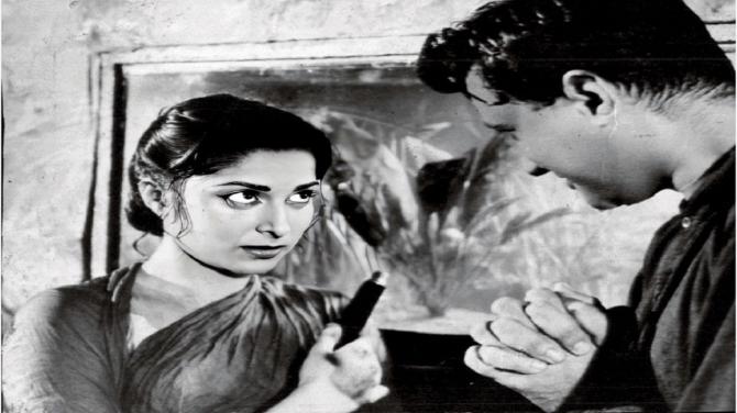 Rehman essays the role of Alka, a self-righteous girl with whom Dev Anand falls in love.