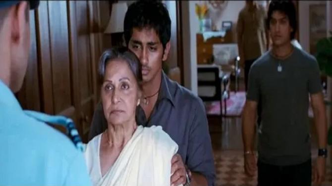 Her portrayal as the mother of a pilot was well-appreciated and was a major part of the film.