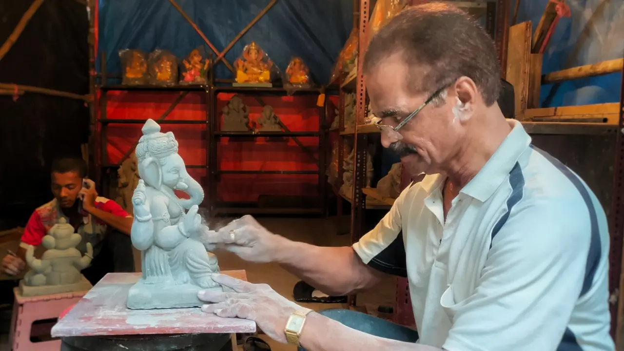 Mumbai`s Dadar is a well-known location for all holiday shopping. Ganesha idols and other decorative goods have drawn shoppers from all around the city to this location. This time, an additional pulsating crowd of enthusiastic Mumbai residents can be seen in the already packed Dadar. Image Credit: Amogh Golatkar 