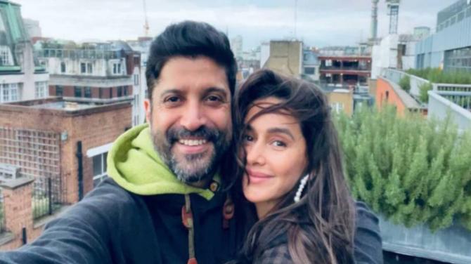 Times When Farhan Akhtar And Shibani Dandekar Set Major Couple Goals With These Adorable Pictures