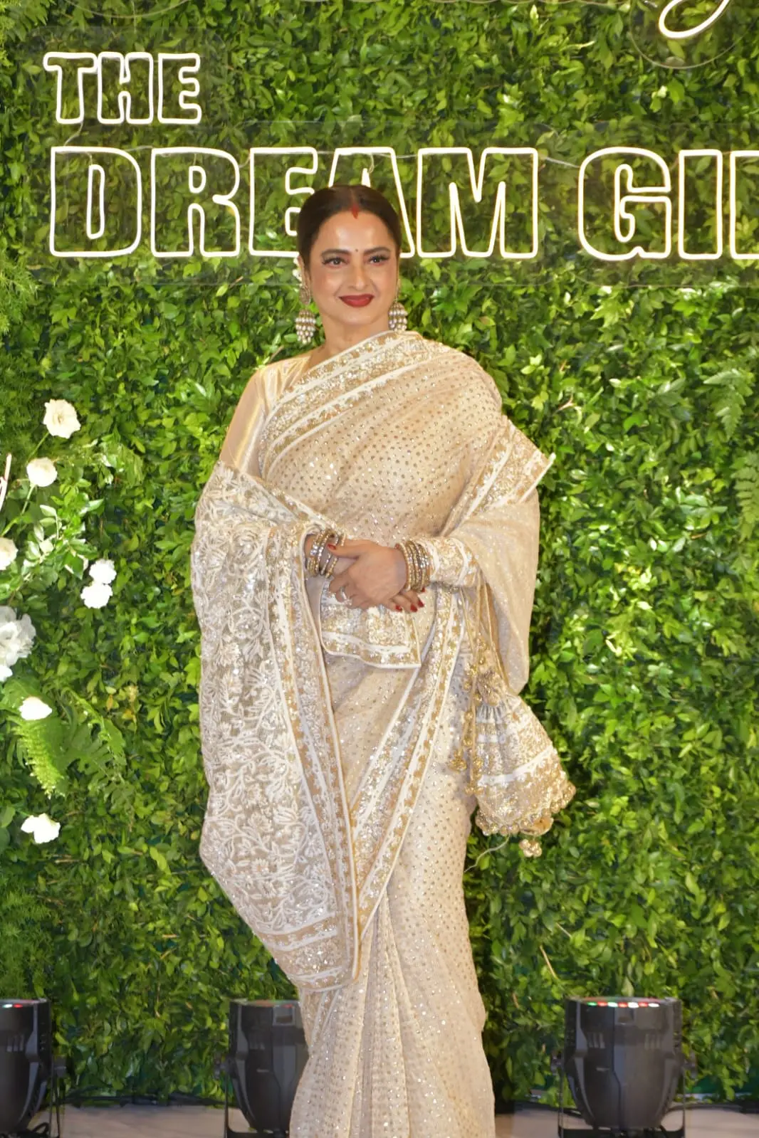 Rekha arrived at Dream Girl`s birthday bash in all her glory. She looked ravishing in a cream saree
