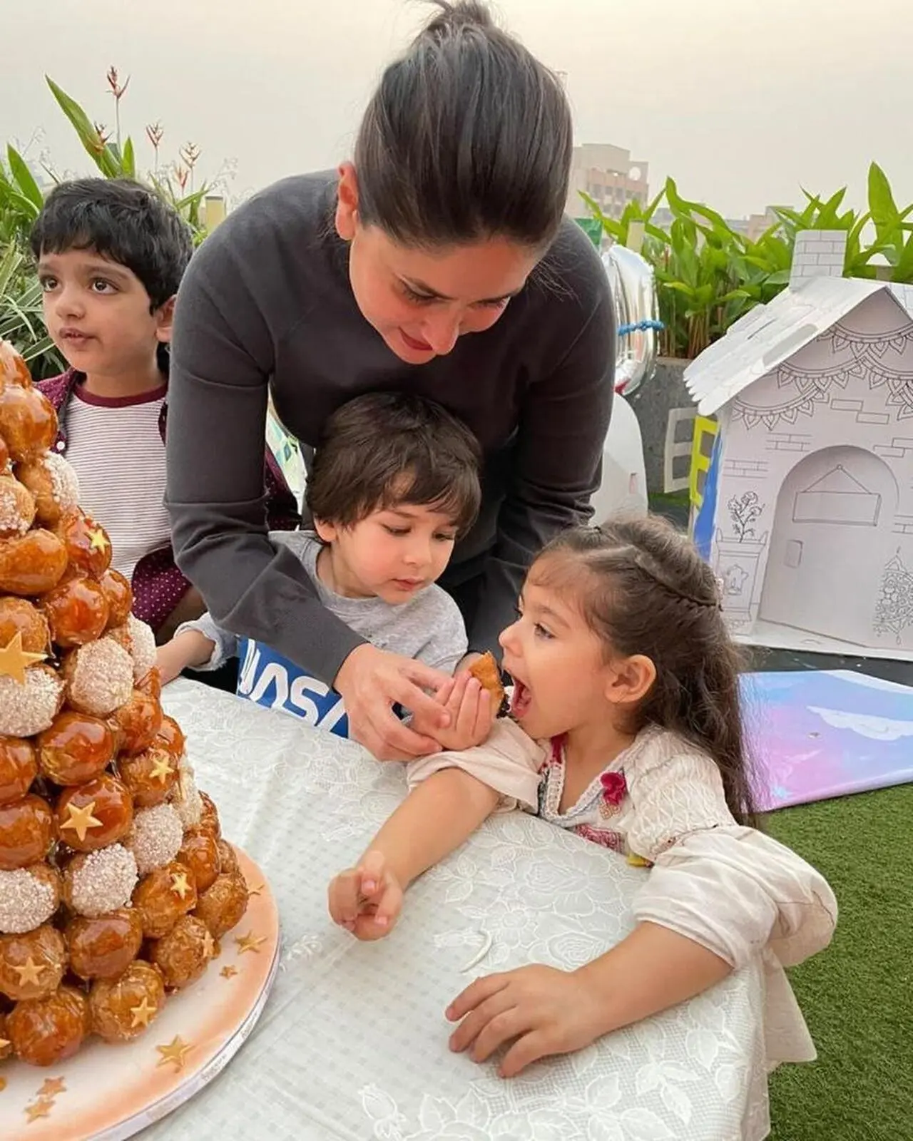 Inaaya was enjoying food with her cousin brother Taimur and aunt Kareena Kapoor Khan