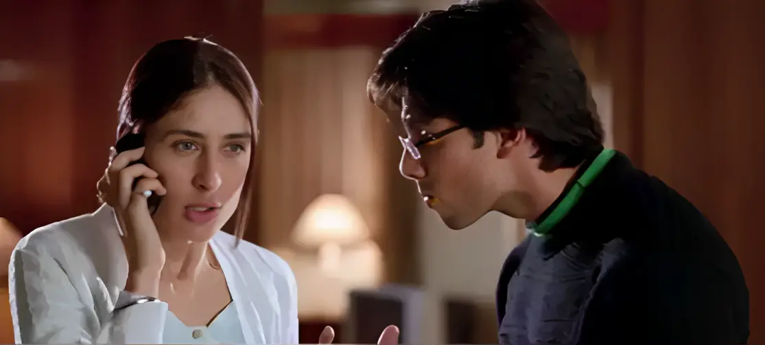 Transitioning to a sad/angry phase of her life, Geet`s wardrobe took a simple turn. The `flamboyance` was ditched for simple Kurtis and cardigans to mirror her sadness and would you believe? this look was emulated to no extent as well