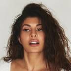 Jacqueline Fernandez flaunts washboard abs with pop philosophy