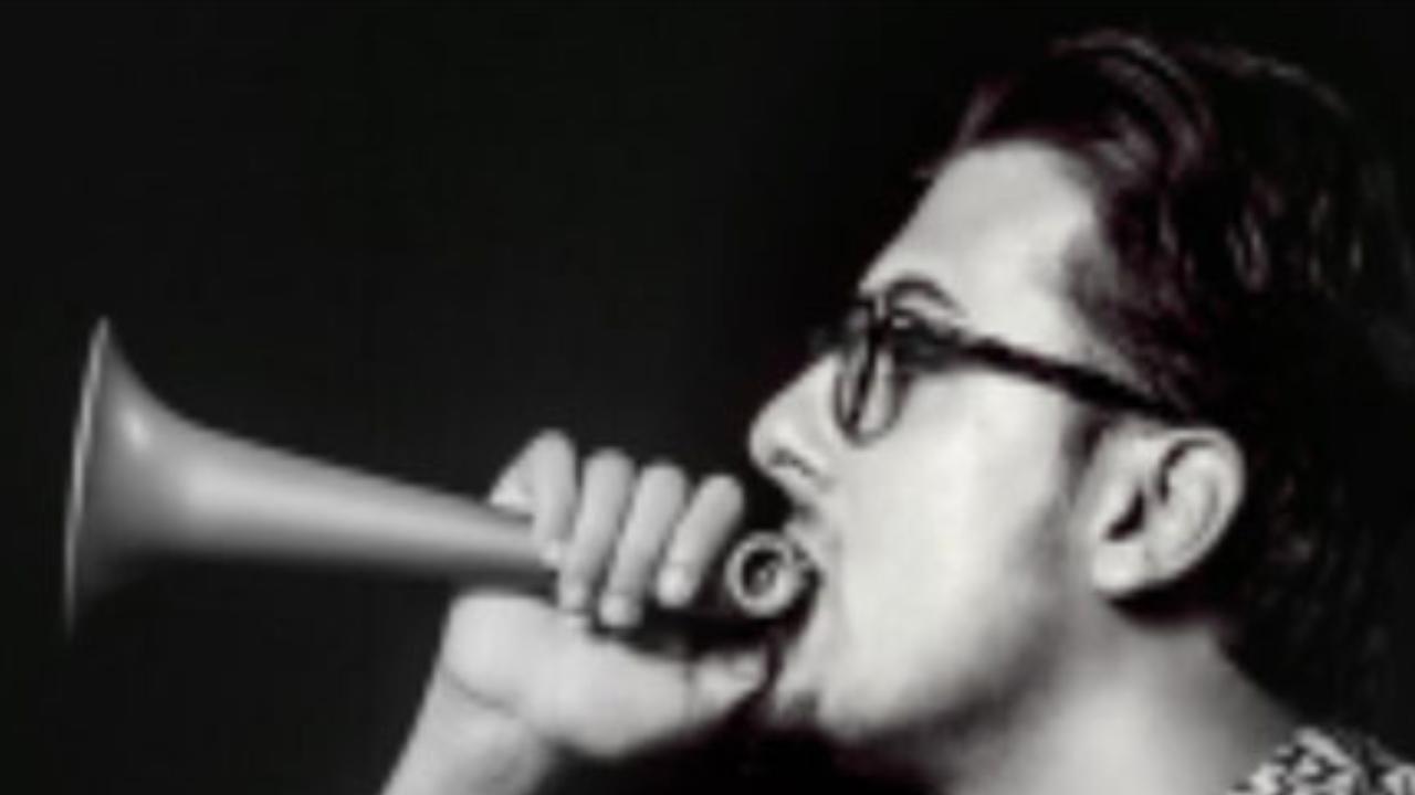 Janey Kahaan by Roshan Bhat is about fulfilling incomplete dreams