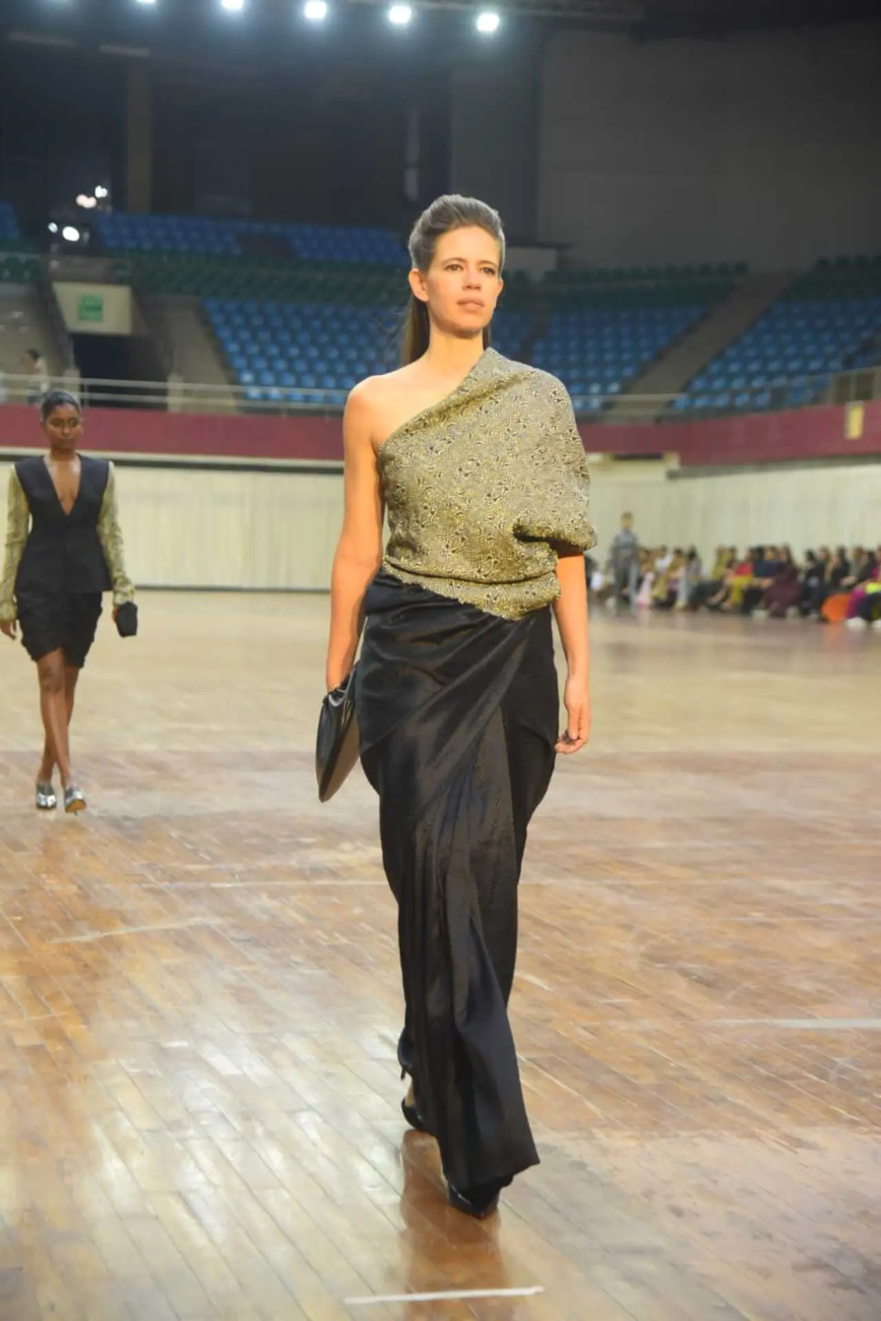 Kalki opted for a puffed hairstyle, subtle pink lips and chiseled jawline