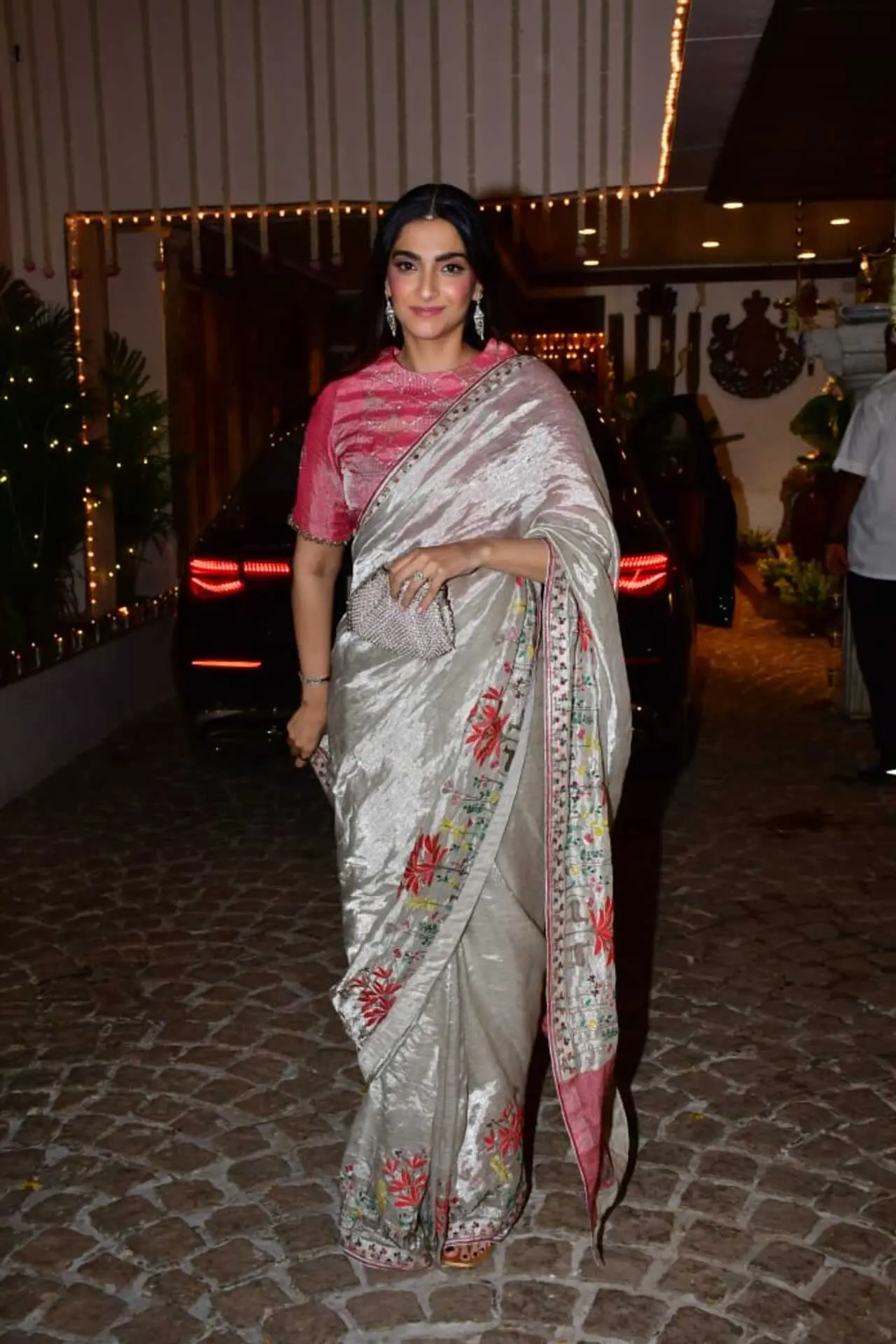 Sonam Kapoor Ahuja also joined the festivities this year. Dressed in a silver saree with pink blouse, the `Neerja` star looked gorgeous
